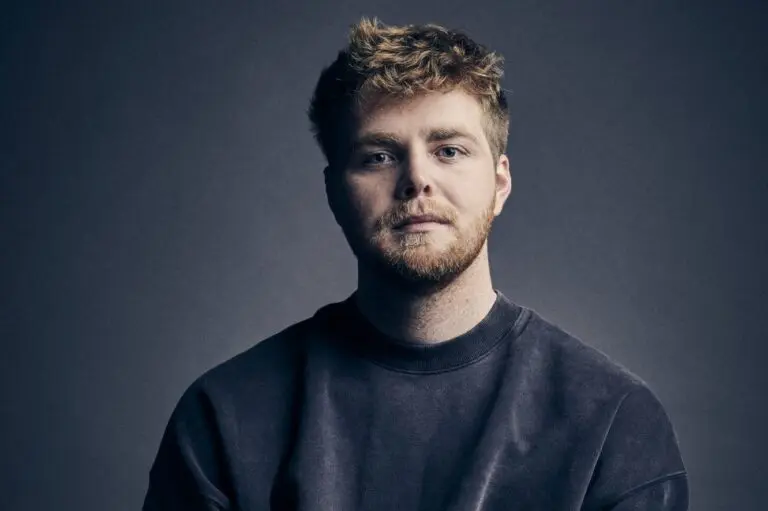 The Rise of Alex Warren in Social Media Fame image 1