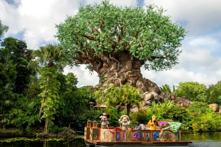 Exploring the Fascinating Animal Kingdom image 1