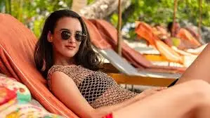 Portrait de Charlotte Le Bon : Actrice et Artiste Polyvalente