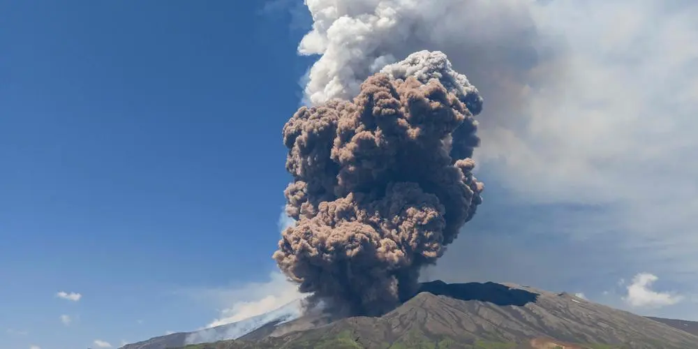 Éruption récente du volcan Etna : Impact et Signification