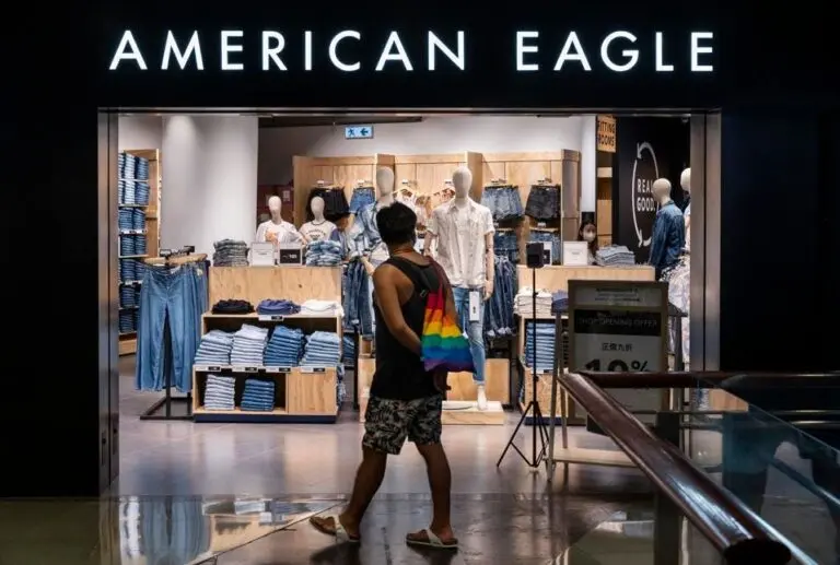 Current Trends and Insights on American Eagle Stock image 1