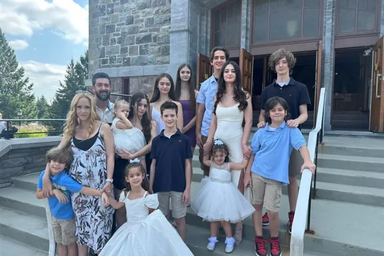 Une Plongée dans la Famille Groulx et Ses Enfants image 1