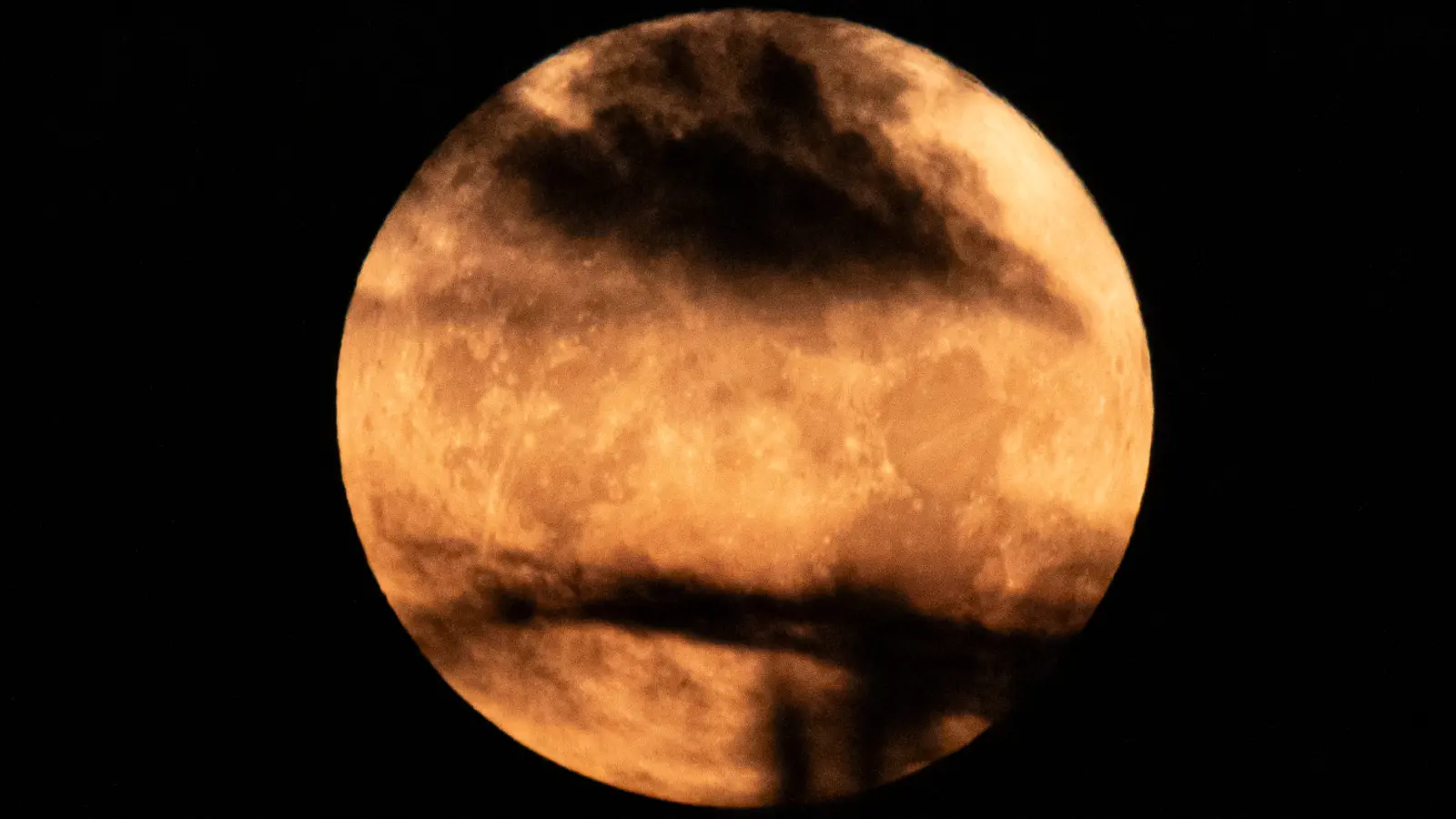 Exploring the Full Moon in July 2025: The Buck Moon