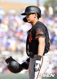 The Rise of Jung Hoo Lee in South Korean Baseball image 1