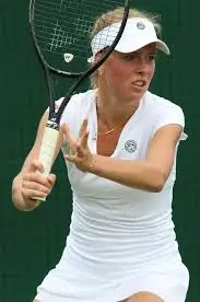 Magdalena Fręch: A New Force in Women’s Tennis