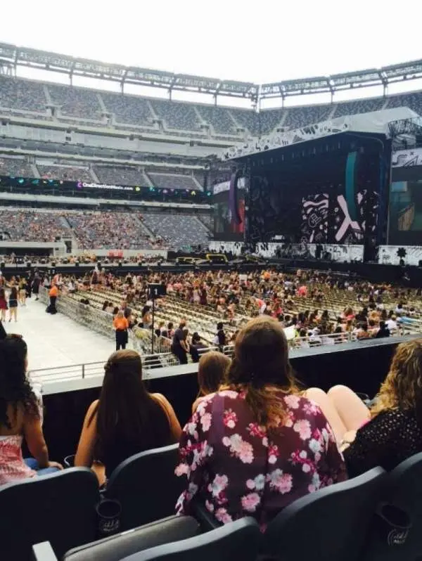 Exploring MetLife Stadium: Events and Significance