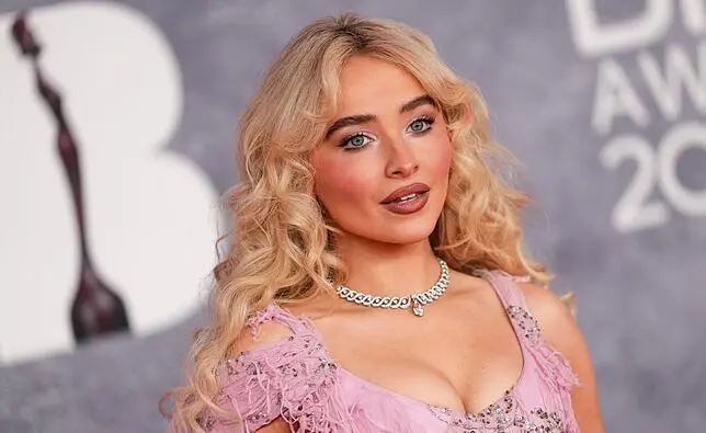 The Phenomenon of Sabrina Carpenter: An Artistic Journey