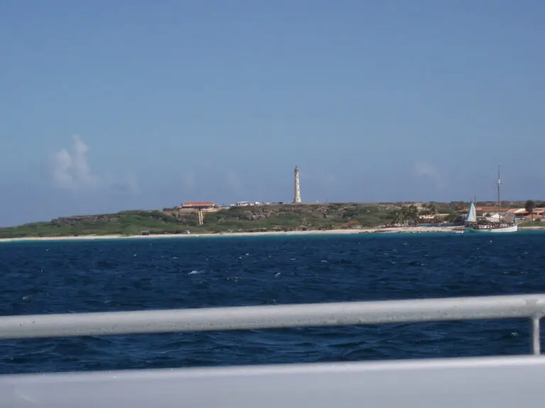 Exploring the Beauty and Charm of Aruba image 1