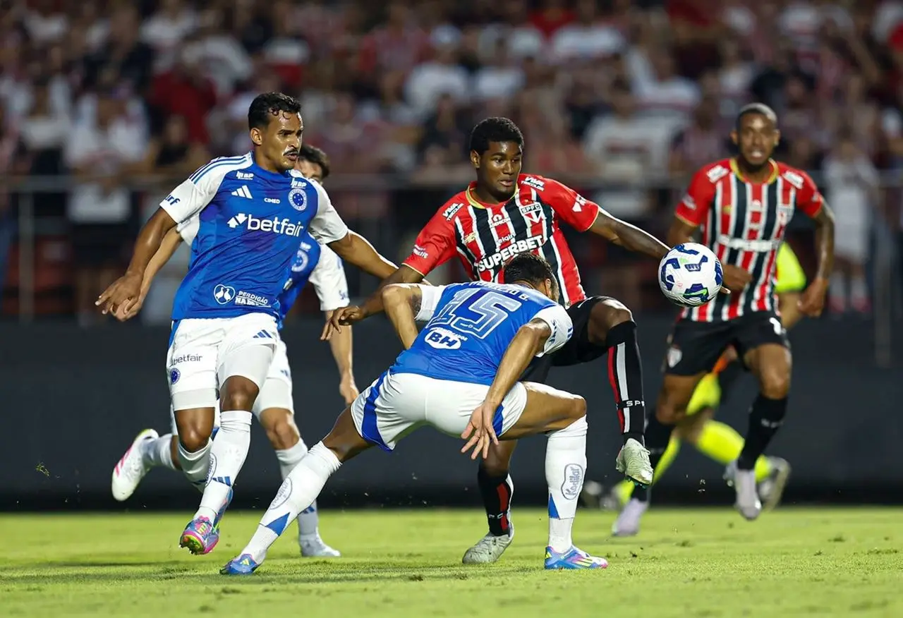 The Intense Rivalry: Cruzeiro vs São Paulo in Brazilian Football