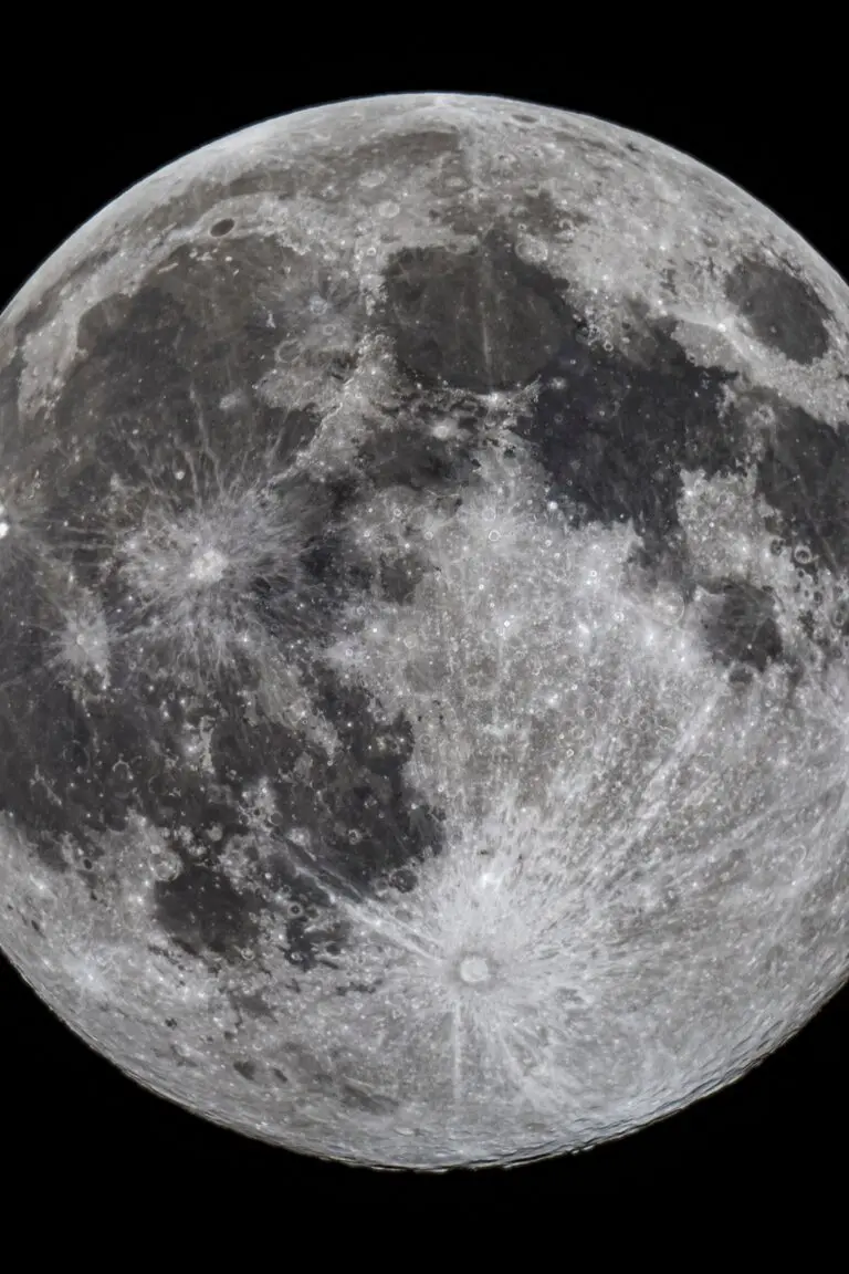 La Pleine Lune d’août 2025 : Un Événement Astronomique à Ne Pas Manquer