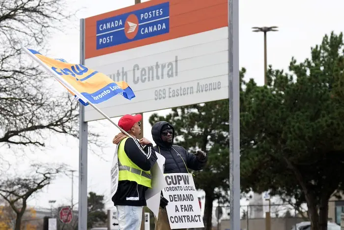 La Grève chez Postes Canada : Enjeux et Conséquences