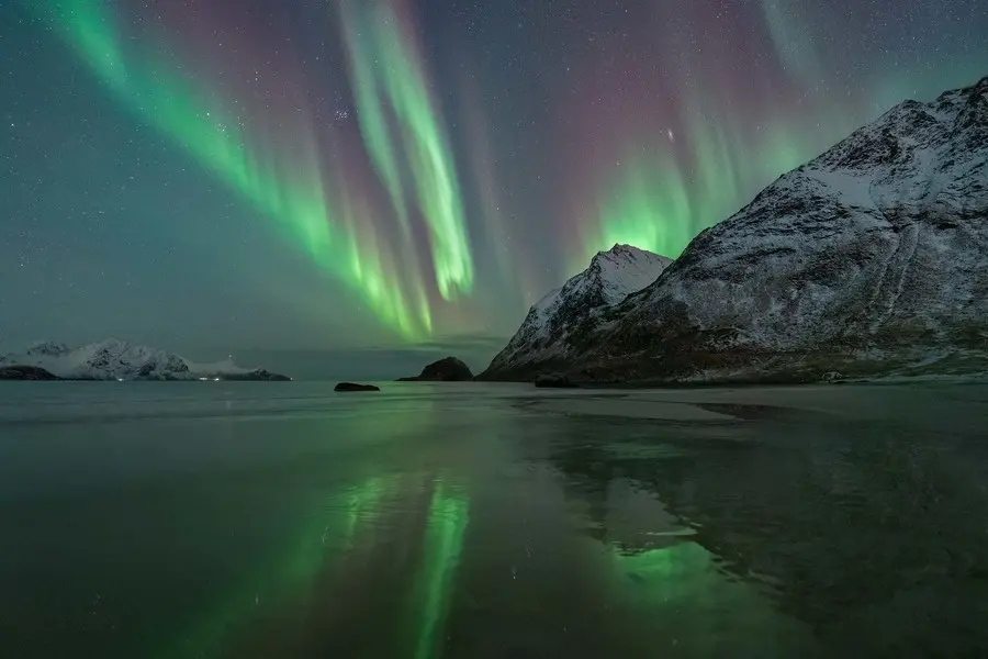 Exploring the Aurora Northern Lights in Canada image 1