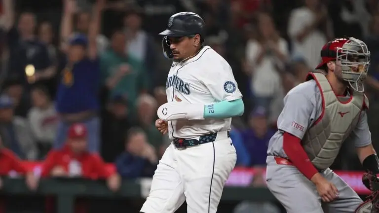 Cardinals vs Mariners: A Thrilling Showdown on the Field