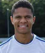 Douglas Santos : Un regard sur la carrière du défenseur brésilien