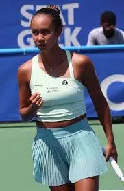 Leylah Fernandez: The Emergence of a Tennis Sensation