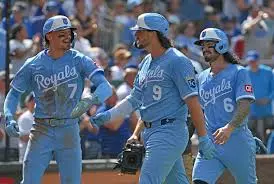 Mariners vs Royals: A Critical Match for the Playoffs