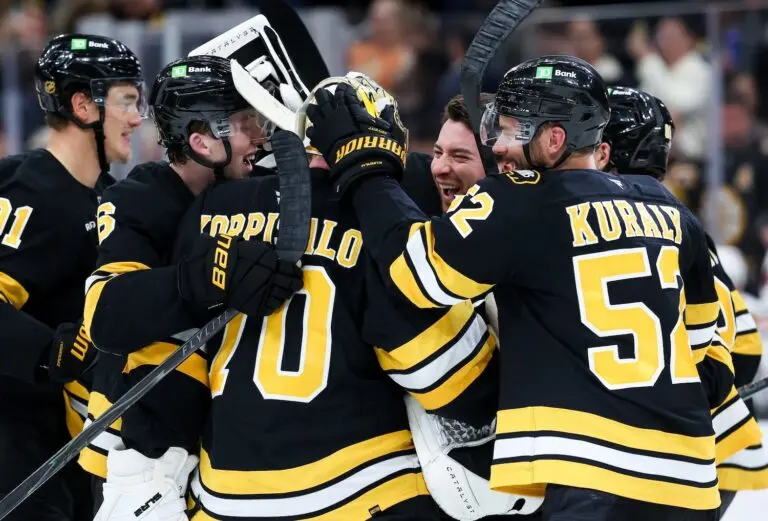 Blackhawks vs Bruins: A Deep Dive into Their Rivalry
