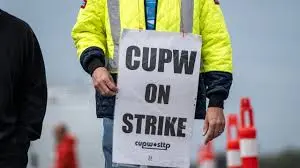 Latest Updates on the Canada Postal Workers Strike image 1