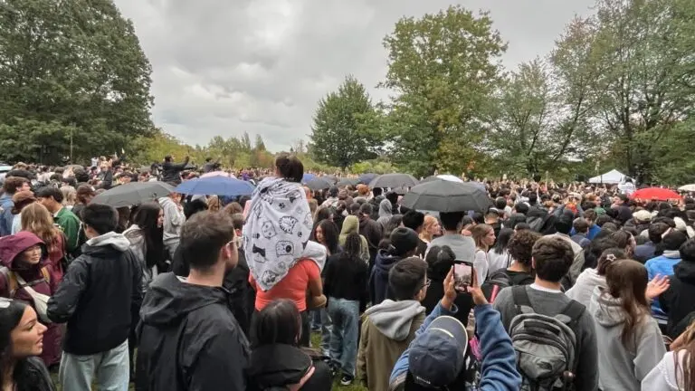 Daniel Caesar’s Surprise Pop Up Concert in Vancouver