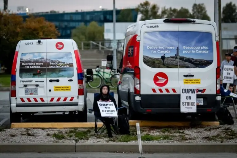 Understanding the Rotating Strikes by the Canada Post Union image 1