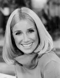 Suzanne Somers: A Life in the Spotlight