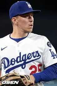 Tommy Edman: The Rising Star of Major League Baseball
