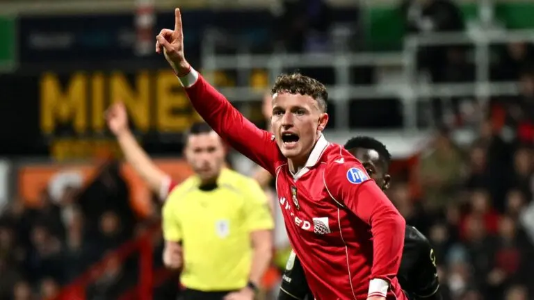 Wrexham vs Oxford UTD: A Face-off in the League