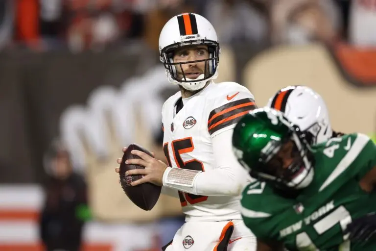 Navigating the NFL Playoff Picture as 2023 Approaches image 1