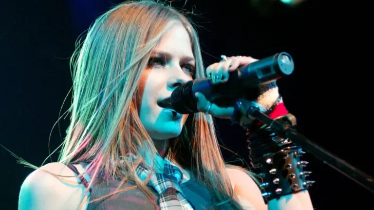 avril lavigne — CA news