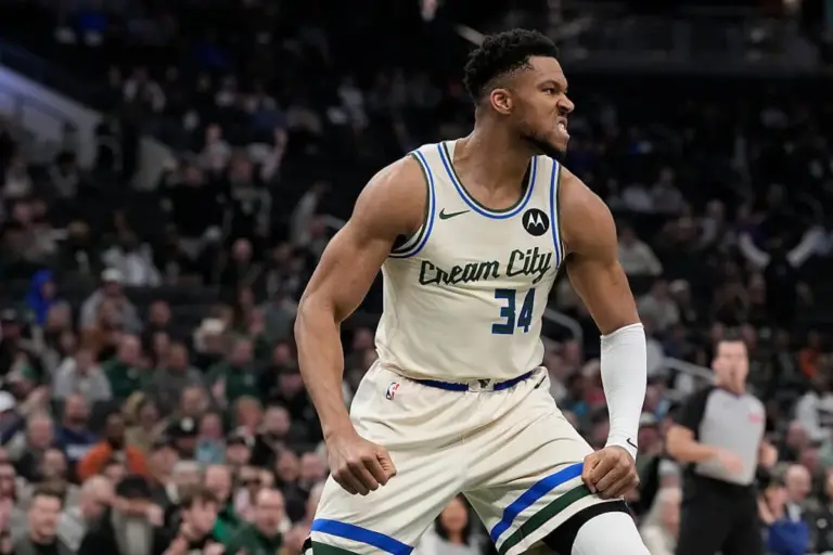 Milwaukee Bucks trade Giannis Antetokounmpo to Miami Heat image 1