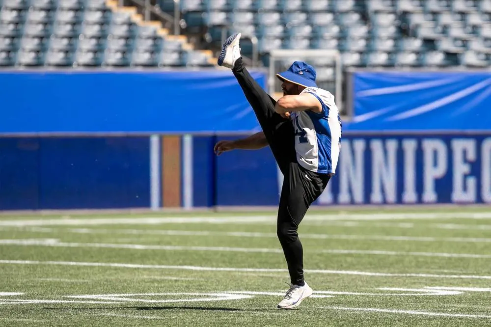 BROOK JONES / FREE PRESS FILES Winnipeg Blue Bombers kicker Sergio Castillo was in a tight spot last Friday before kicking the game-winning field goal.
