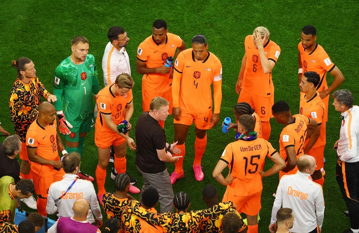 FIFA's hydration breaks are serving as timeouts for teams and a chance for advertisers to get in the game.Kai Pfaffenbach