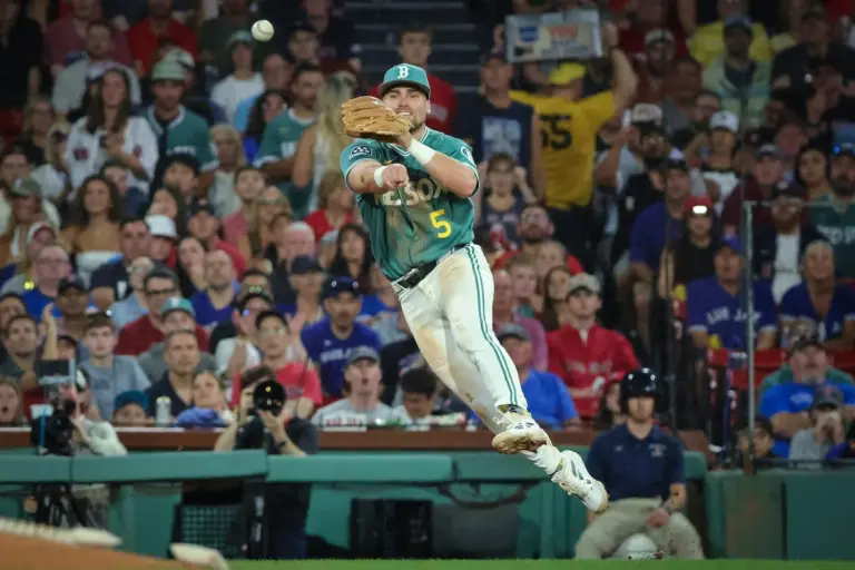 Boston Red Sox make infield trade, Durbin to remain at third base image 1