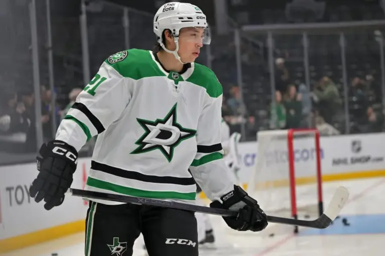 Dallas Stars sign Jason Robertson to one-year contract