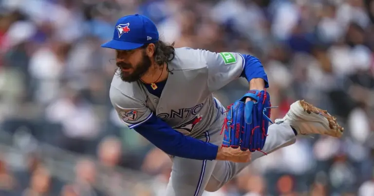 Toronto Blue Jays secure win over New York Yankees with late heroics image 1